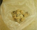 A picture of step 1 of Butter Sautéed Oysters with Oyster Sauce.