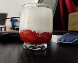 Foto langkah ke 3 dari resep Korean Strawberry Milk.