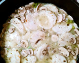 Foto del paso 12 de la receta: Merluza en salsa verde con guarnición de gambas y champiñones