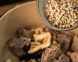 【老菜脯薏仁蓮子排骨湯】穀雨節氣燉湯，溽暑養生全方位的食譜步驟2照片