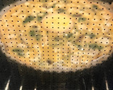 Foto del paso 18 de la receta: Quiche de espinacas y queso de cabra con uvas pasas, vegetariana