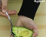 صورة لخطوة 6 من وصفة طرق سهلة لتقشير وتقطيع الأفوكادو