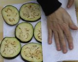 صورة لخطوة 4 من وصفة الطريقة الصحيحة لقلي الباذنجان