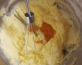A picture of step 3 of Glacé cherry muffins.