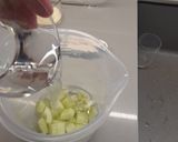 Foto del paso 6 de la receta: Cubos de aguacate con pepino y lima, huevas y hojita albahaca