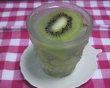 A picture of step 4 of Easy Whole Kiwi Jello using Kanten.