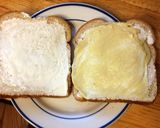 A picture of step 5 of Taisen's tomato, onion and cucumber sandwich.