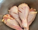 Hình bước làm 1 của món Đùi gà rim CoCa
