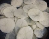 Foto del paso 2 de la receta: Pechito de cerdo con barbacoa, papas cremosas y ensalada