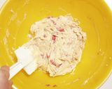 A picture of step 4 of Milky Strawberry Cupcakes.