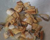Foto langkah ke 3 dari resep Tumis Ikan Asin Bloso Pedas Manis.