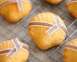 A picture of step 11 of Fluffy Moist Madeleines.