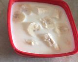 A picture of step 2 of Chocolate banana milkshake.
