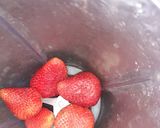 Foto del paso 1 de la receta: Licuado Frío de Frutilla🍓🍓