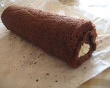 A picture of step 11 of Moist Cocoa Roll Cake.