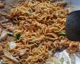 Foto langkah ke 5 dari resep Mie Goreng Cina / Chow Mein.