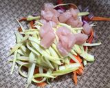 Foto del paso 2 de la receta: Pollo con verduras al wok 🥘