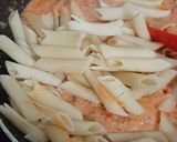 पिंक क्रीमी सॉस पास्ता(Pink cream souce pasta recipe in Hindi) रेसिपी चरण 7 फोटो