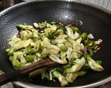 Foto langkah ke 4 dari resep Tumis Bunga Turi Cabe Gendot.