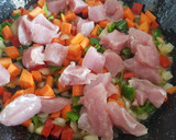 Foto del paso 1 de la receta: Arroz con ajos tiernos y solomillo de pavo