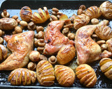 Foto del paso 5 de la receta: Traseros de pollo al horno con patatas pequeñas y champiñones