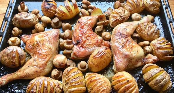 Como hacer Traseros De Pollo Al Horno Con Patatas Pequeñas Y Champiñones |  Cocinar en casa