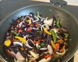 Thai zöldséges-csirkés sült rízstészta 🧄🧅🌶🥕🫑🍜🥒 🇹🇭 😋 recept fázis 2 fotója
