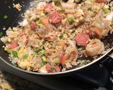 Hình bước làm 2 của món Cơm chiên sausage