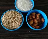 A picture of step 1 of Almond Sesame Candy.