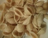 Une image de l'étape 1 de Conchiglioni farcie aux épinards.