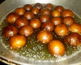 A picture of step 4 of Milk powder gulab jamun.