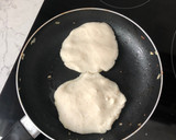 Foto del paso 2 de la receta: Arepas venezolanas, de reina pepiada