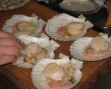 A picture of step 9 of Scallops With Butter and Soy Sauce Baked in Their Shells.