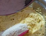 Foto langkah ke 3 dari resep Corn Flakes Butter Cookies.