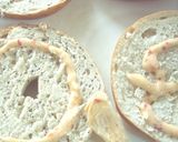 A picture of step 3 of Sweet Onion and Tuna Sandwich with Sweet Chilli Sauce and Mayonnaise♪.