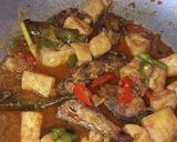 Foto langkah ke 4 dari resep Kare Ikan Tongkol Tahu Goreng.