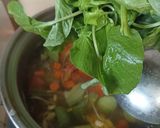 Foto langkah ke 3 dari resep Sayur bening campur sari.
