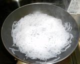 A picture of step 4 of Shirataki Noodles with Tarako (Masago-ae).