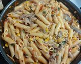 A picture of step 6 of Pink cheese pasta with garlic bread.