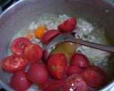 A picture of step 3 of Pork and Sugar Tomato Fruit Curry.