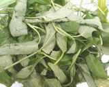 Foto langkah ke 2 dari resep Tumis Kangkung Terasi.