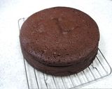 A picture of step 14 of Melt-in-your-mouth Gateau au Chocolate.