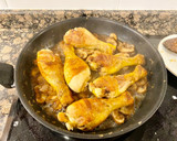Foto del paso 5 de la receta: Muslitos de pollo con champiñones