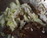 Foto langkah ke 2 dari resep Nasi Goreng Sosis Telur Pangsit.