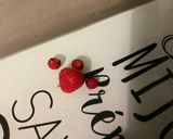 Une image de l'étape 1 de Coupe de skyr aux fraises, prunes et abricot.