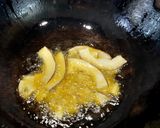 A picture of step 2 of Louki aur Chane Dal ki Sabzi / Lau diye Cholar Dal.