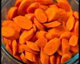 A picture of step 1 of Gazar halwa.