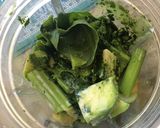 A picture of step 2 of Super-green smoothie - vegan.