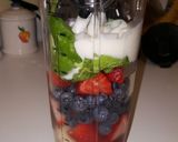 A picture of step 1 of Ashlee's Very Berry Smoothie.