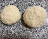 Foto del paso 2 de la receta: 🥖PANECILLOS RÁPIDOS DE AJO RELLENOS🥖